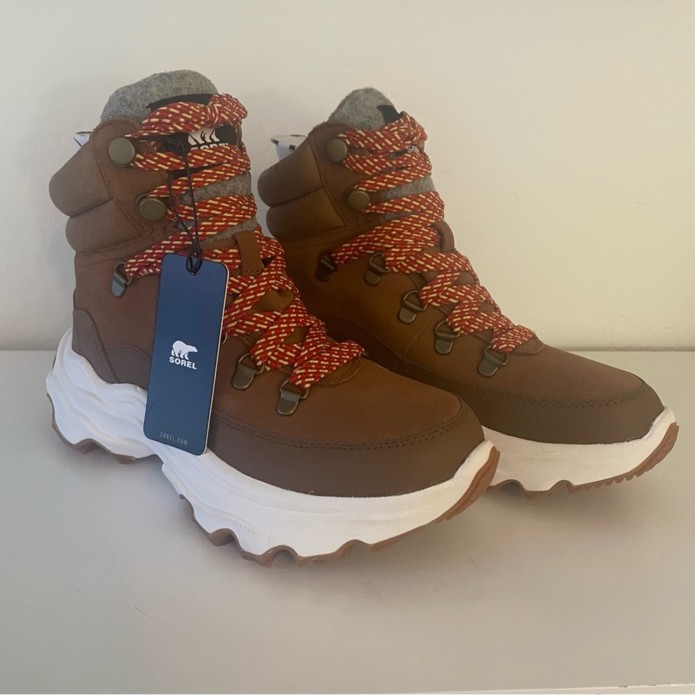 Sorel Kinetic Breakthru Conquest 7 Velvet Tan Color Waterproof Sneaker Boot NWT